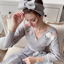 Load image into Gallery viewer, Dabuwawa V Neck Sweater Women Autumn Winter Loose Long Latern Sleeve Sweater Tops Fashion Pullovers Sweaters DN1DJS021

